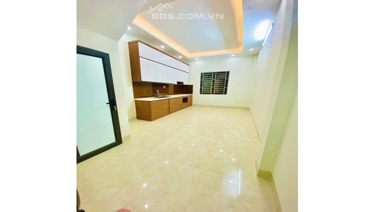 BÁN GẤP NHÀ PHÙNG CHÍ KIÊN -THANG MÁY ÊM DU - HIẾM CÓ - Ô TÔ VÀO NHÀ
DIỆN TÍCH 50 M + 7 TẦNG, MẶT TIỀN 4.2 M
GIÀ 13.8 TỶ