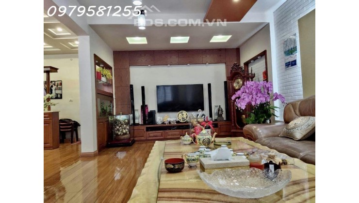 Bán nhà Đẹp Tôn Đức Thắng, 124m2, Phân Lô, GARA Ô TÔ, phù hợp để ở và kinh doanh