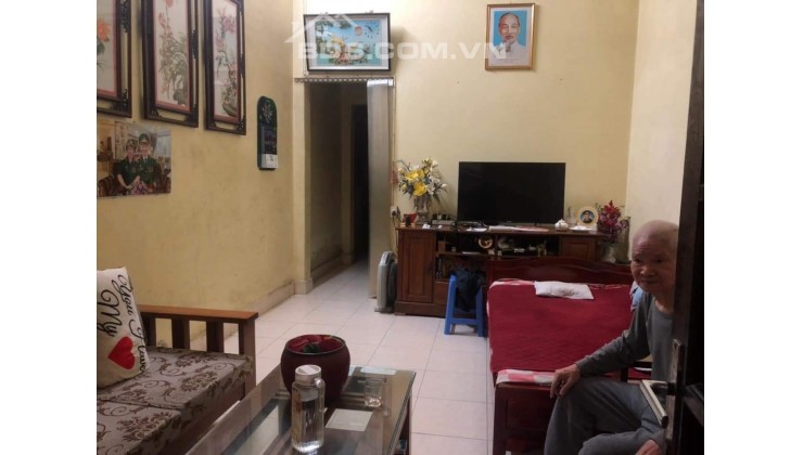 Đầu cầu Chương Dương Nguyễn Văn Cừ nhà mới giá lại  ưu đãi do thị trường ảm đạm