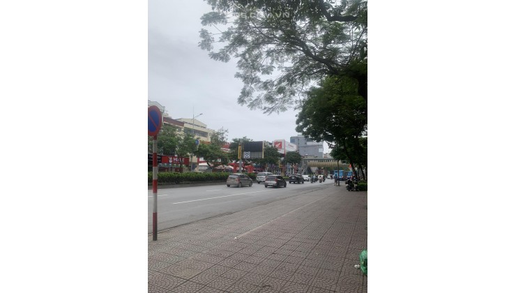Nhà lô góc mặt phố Nguyễn Văn Cừ-Long Biên, 55m x 4tầng, thông sàn, vỉa hè 8m