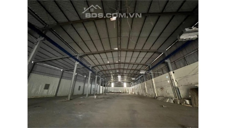 Cho thuê 2300m2 nhà xưởng  mặt phố Đức Giang, Long Biên, HN