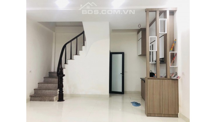 Bán nhà Nguyễn Khang - ngõ ba gác phi - kinh doanh sầm uất - 35m - 5 tầng