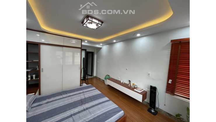 Nhà riêng ô tô đỗ cổng nội thất VIP Lĩnh Nam 36Mx5T mt 4m giá 2.7 tỷ