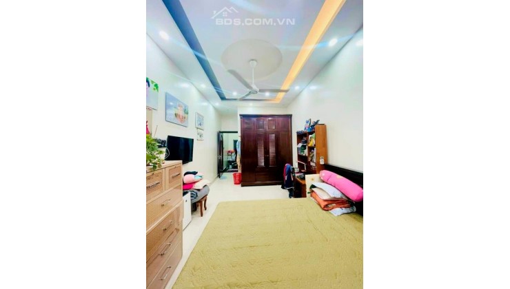 NHÀ ĐẸP 4 TẦNG PHỐ TÔN ĐỨC THẮNG PHƯỜNG HÀNG BỘT QUẬN ĐỐNG ĐA DT:36M2 3 PHÒNG NGỦ GIÁ: 4.45 TỶ CHỦ ĐỂ LẠI FUN NỘI THẤT KHÁCH VỀ Ở LUÔN .