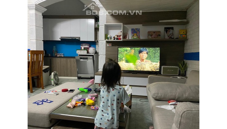 Nhà đẹp 41m2, 02 tầng, 25m ô tô đõ ngày và đêm, nở hậu, Giáp Bát - Hoàng Mai, giá 3.65 tỷ.