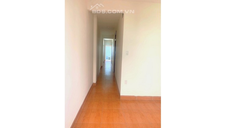 Bán nhà Nguyễn Hữu Thọ, ô tô vào nhà, 100m2 chỉ nhỉnh nhẹ 4 tỷ. 0905.880.363