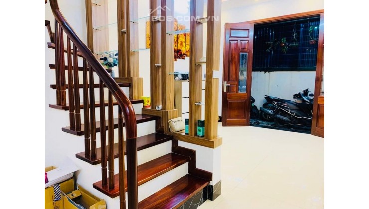 BÁN GẤP NHÀ HOÀNG QUỐC VIỆT.DT 70M2 + 5T. MT 4,5 M, GIÁ 7.9 TỶ. Ô TÔ ĐỖ CỔNG, TIỆN ÍCH CÁI GÌ CŨNG CÓ'