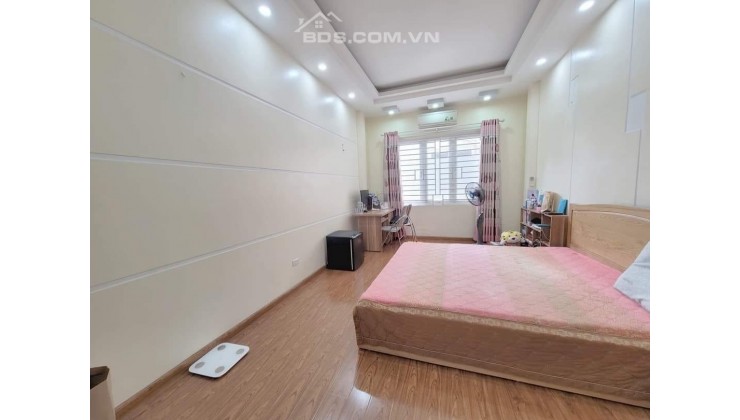 Bán nhà Nguyễn khang,10m ra ô tô tránh,50m ra mặt phố,37m2,5Tang,mt:3,5m