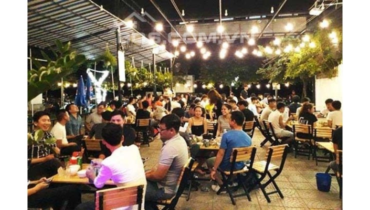 Mặt bằng 10x30 trệt lầu quận 1, quận 3, quận 10 Phù hợp làm nhà hàng quán nhậu, Cafe sân vườn - Giá 70 triệu, 80 triệu, 100 triệu