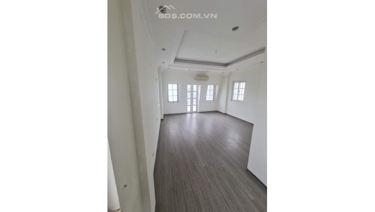 Bán nhà mặt phố Đào Tấn - Ba Đình,106m2, vỉa hè siêu to, ô tô dừng đỗ 24/7, kinh doanh cực đỉnh.