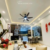 Ô TÔ, 1 nhà ra phố bán nhà Hào Nam phường Ô Chợ Dừa 50.5 m2 CHỈ 6.5 tỷ