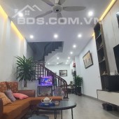Bán nhà Ngõ Ngọc Lâm, Dtsd 55m, nhà 5 tầng giá hơn 6 tỷ.