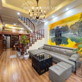 SIÊU PHẨM TRẦN QUỐC HOÀN, 40M2 x 5T, Ô TÔ, KINH DOANH 7.9 TỶ
-	Cực hiếm trong tầm giá, giao thông thuận tiện, kết nối các đường lớn Xuân Thủy, Cầu