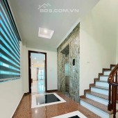 Bán Căn Hộ Tây Hồ, dòng tiền 200 triệu, Trích sài, DT 100m, MT 7 m, 10 tầng, Thang máy, Giá nhỉnh 27 tỷ.