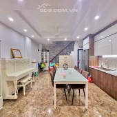 Hiếm! Bán nhà Đỗ Đức Dục, 44m2, đủ đồ, ô tô, kinh doanh, 4 tỷ 8