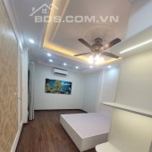 Đống Đa - Mặt phố Văn Chương, lô góc ô tô vào nhà - 80m2,- nhà 4 tầng 7,8 tỷ