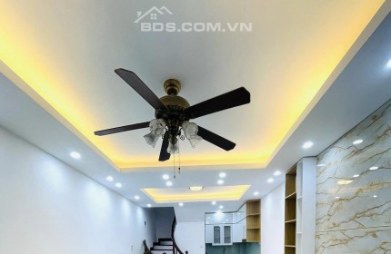 SIÊU HIẾM VÕNG THỊ 50M2 x 5T, Ô TÔ, KINH DOANH BẤT CHẤP, Ở SƯỚNG
-	View Hồ Tây lộng gió triệu đô, ngõ nông rộng 1 nhà ra mặt phố Võng Thị, kết nối