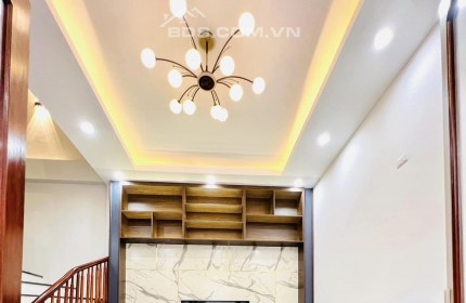 Nhà xây mới Bùi Xương Trạch 30m2 5T ô tô đỗ cổng loanh quanh 4 tỷ