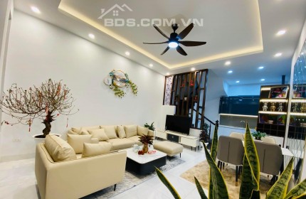 2 thoáng, 3m ra ô tô bán nhà đường Chùa Bộc 50.5 m2 giá 6.15 tỷ