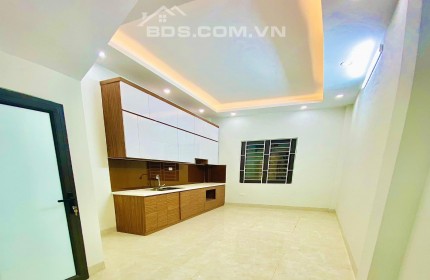 BÁN GẤP NHÀ PHÙNG CHÍ KIÊN -THANG MÁY ÊM DU - HIẾM CÓ - Ô TÔ VÀO NHÀ
DIỆN TÍCH 50 M + 7 TẦNG, MẶT TIỀN 4.2 M
GIÀ 13.8 TỶ