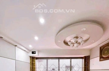 Rẻ hơn 500 triệu, bán nhà phân lô Cầu Giấy, 60m2, 2 ô tô vào nhà, trung tâm Cầu Giấy, giá 11 tỷ