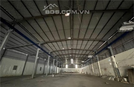 Cho thuê 2300m2 nhà xưởng  mặt phố Đức Giang, Long Biên, HN