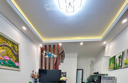 BÁN GẤP NHÀ 30M 5 TẦNG NHỈNH 2 TỶ  FULL NỘI THẤT - MỚI Ở LUÔN - CỰC ĐẸP - PHÚC LỢI - LONG BIÊN