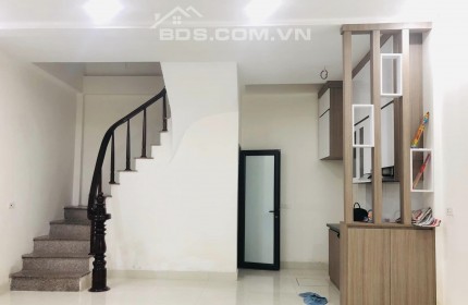 Bán nhà Nguyễn Khang - ngõ ba gác phi - kinh doanh sầm uất - 35m - 5 tầng