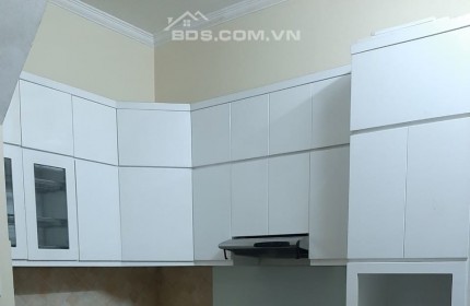 Chính chủ bán gấp giá rẻ chỉ hơn 8 tỷ, nhà 40m2x4T, oto tránh, KD sầm uất tại Nguyễn Chí Thanh, Đống Đa