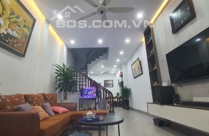 Bán nhà Ngõ Ngọc Lâm, Dtsd 55m, nhà 5 tầng giá hơn 6 tỷ.