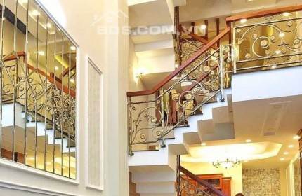 Bán nhà Phạm Ngọc Thạch 42m2, 5 tầng đẹp ở luôn, giá bán nhỉnh 4 tỷ