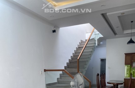 BÁN GẤP NHÀ MẠC THIÊN TÍCH KHUÊ MỸ NGŨ HÀNH SƠN 2 TẦNG 100M2 CHỈ NHỈNH 5 Tỷ.
LH MR TRUNG 0905243177