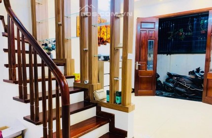 ( HIẾM) LÔ DUY NHẤT NGUYỄN ĐÌNH HOÀN 73M2, 4T, MT4m. GIÁ 7.9 TỶ . KHU PHÂN LÔ QUÂN ĐỘI - GẦN PHỐ - Ô TÔ NHỎ VÀO NHÀ