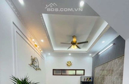 Siêu hot! Bán nhà Đỗ Đức Dục, 43m2, ô tô, lô góc, nội thất đỉnh, 4 tỷ 7