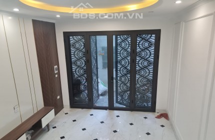 NHÀ MỚI Ở V.I.P-THỤY KHUÊ 35M x 5T, Ô TÔ, KINH DOANH BẤT CHẤP 4.2 TỶ
-	Nằm trên trục đường lớn sát Hồ Tây, 10 phút sân bay, kết nối các đường lớn Vệ