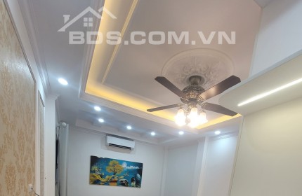 Đống Đa - Mặt phố Văn Chương, lô góc ô tô vào nhà - 80m2,- nhà 4 tầng 7,8 tỷ