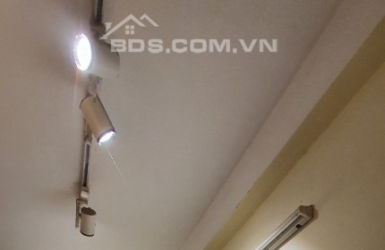 Bán nhà phố Bạch Mai, Dt 65m, nhà 4 tầng, giá hơn 6 tỷ.