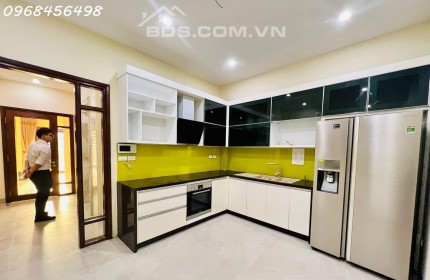 Bán Nhà Mặt Hồ Tây 6 Tầng Thang Máy, Lô Góc, Vỉa Hè Rộng Chỉ 23 Tỷ