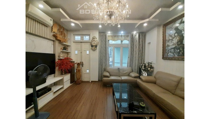 Bán nhà Hoàng Cầu, Đống Đa, ô tô tránh, 48/50m2,5t,mt5m, nhỉnh 12tỷ, 0917420066