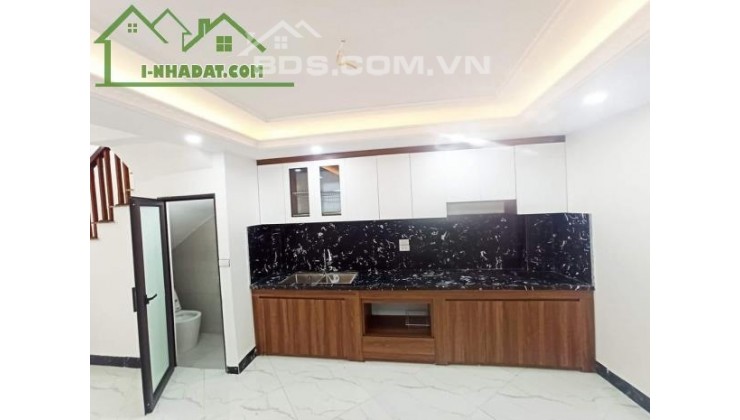 Nhà đẹp Thanh Trì, 45m2 * 5T, kinh doanh, oto đỗ cửa, sổ đỏ chính chủ 3 tỷ 400