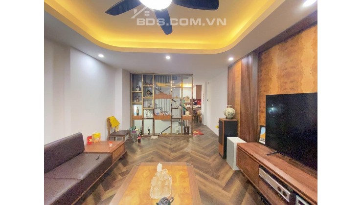 Nhà đẹp thoang sáng - lô góc - ô tô đỗ cửa -vào nhà 
Ngõ rộng -  thông tứ phía
lh 0964.665.035