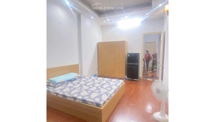 Bán nhà 3 tầng đẹp long lanh , mặt tiền rộng,  ô tô tránh 10 m. đường sạch đẹp. giao thông thuận tiện. giá 2.85 tỷ
