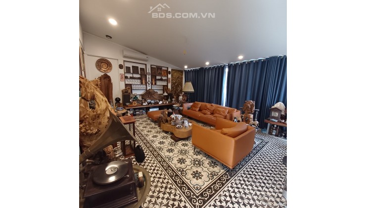 Chu cần bán nhà - lạc long quân - nhà mặt ngõ - ô tô vào tận nhà 
Nhà nằm vị trí đắc địa - ngõ rộng - thoáng sáng 
lh 0964.665.035
