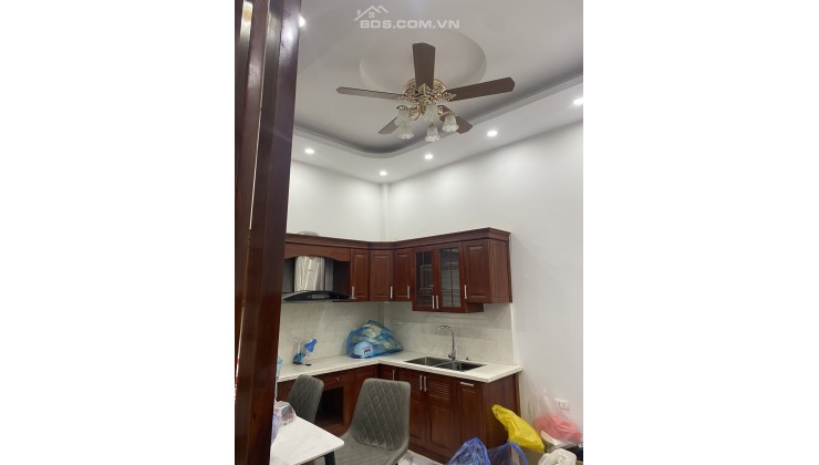 Chỉ 10 tỷ Bán nhà sổ đỏ 40,6m2x4 tầng, oto vào nhà, gần ngay phố Thái Hà, nhà mới ở ngay