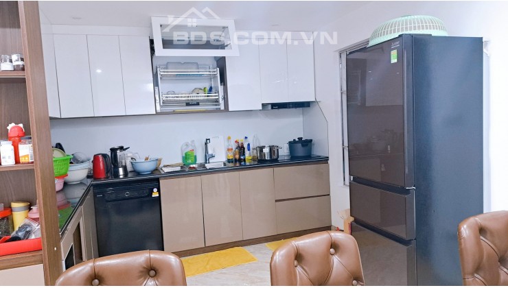 Lô góc liền kề Lacasta 88m2 đường 18m view trọn công viên. Hiện đang cho thuê kinh doanh quán