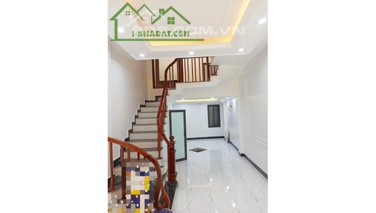 Nhà đẹp Thanh Trì, 45m2 * 5T, kinh doanh, oto đỗ cửa, sổ đỏ chính chủ 3 tỷ 400