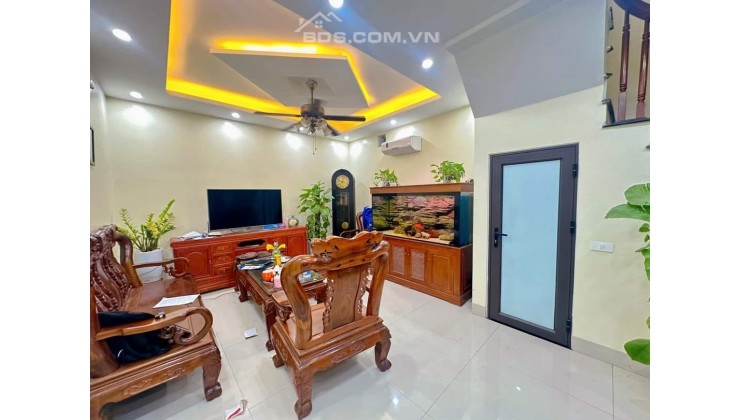 Bán nhà 41m2 / 6 tầng, nhà đẹp, ở ngay, sát ngã tư Xã Đàn, ngõ thông
