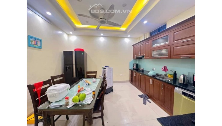 Bán nhà riêng Đê La Thành, Vị trí siêu đẹp , 41m2, 5 tỷ 5