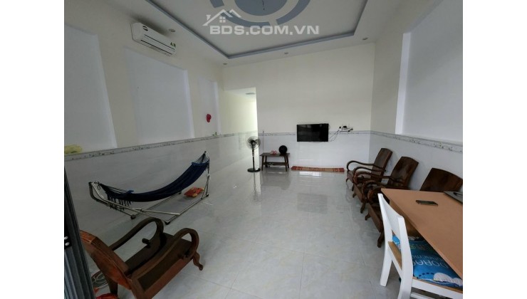 Cần tiền trả nợ bán nhanh căn nhà 90m2 SHR ở Phan Văn Hớn Hóc Môn