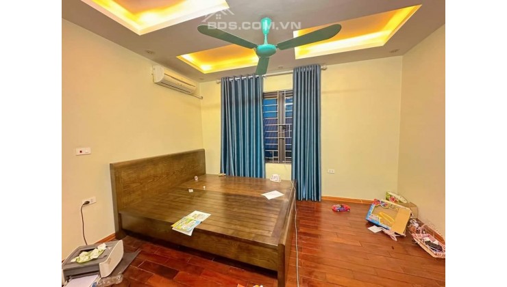 Bán nhà riêng Đê La Thành, Vị trí siêu đẹp , 41m2, 5 tỷ 5